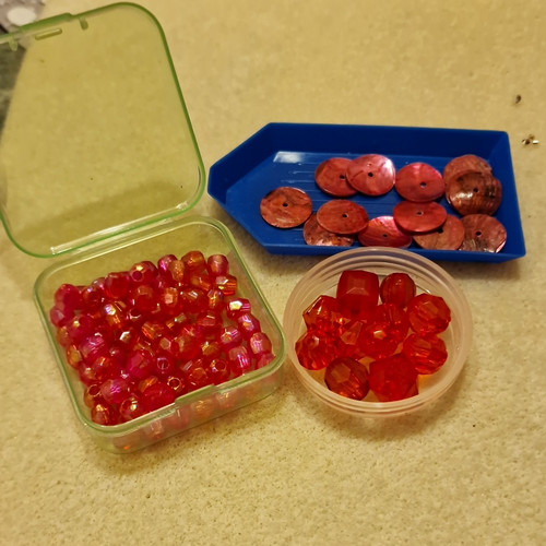 Runde perlen schmucksteine rot - perlen/schmucksteine,